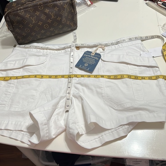 NWT Democracy Ab Solution High Rise Short White Size 22W - Picture 5 of 11